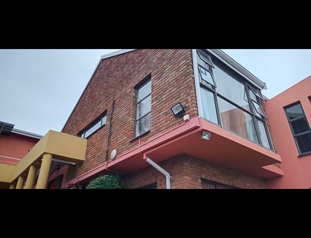 4 BEDROOM HOUSE FOR SALE IN RESERVOIR HILLS